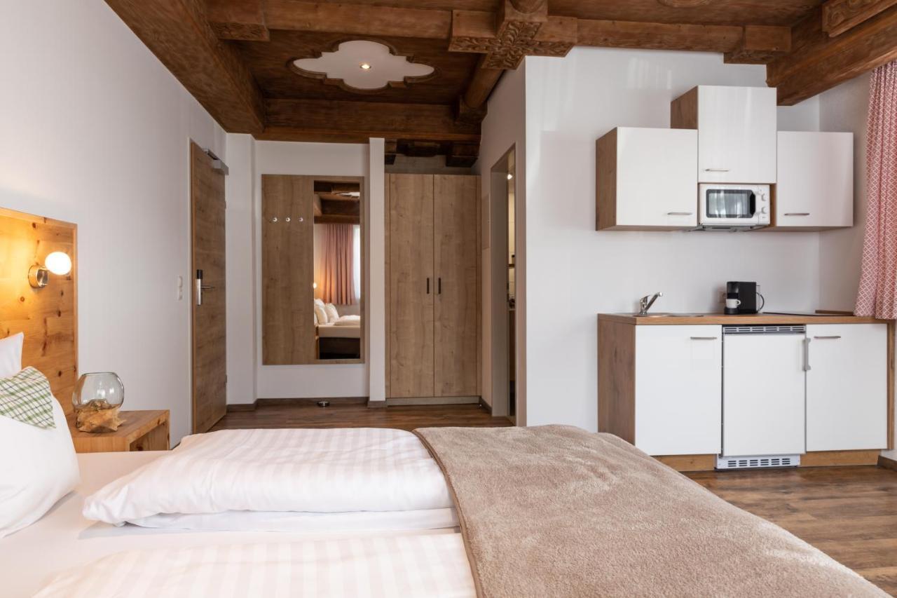 耶岑斯Pitztal Living公寓式酒店 外观 照片