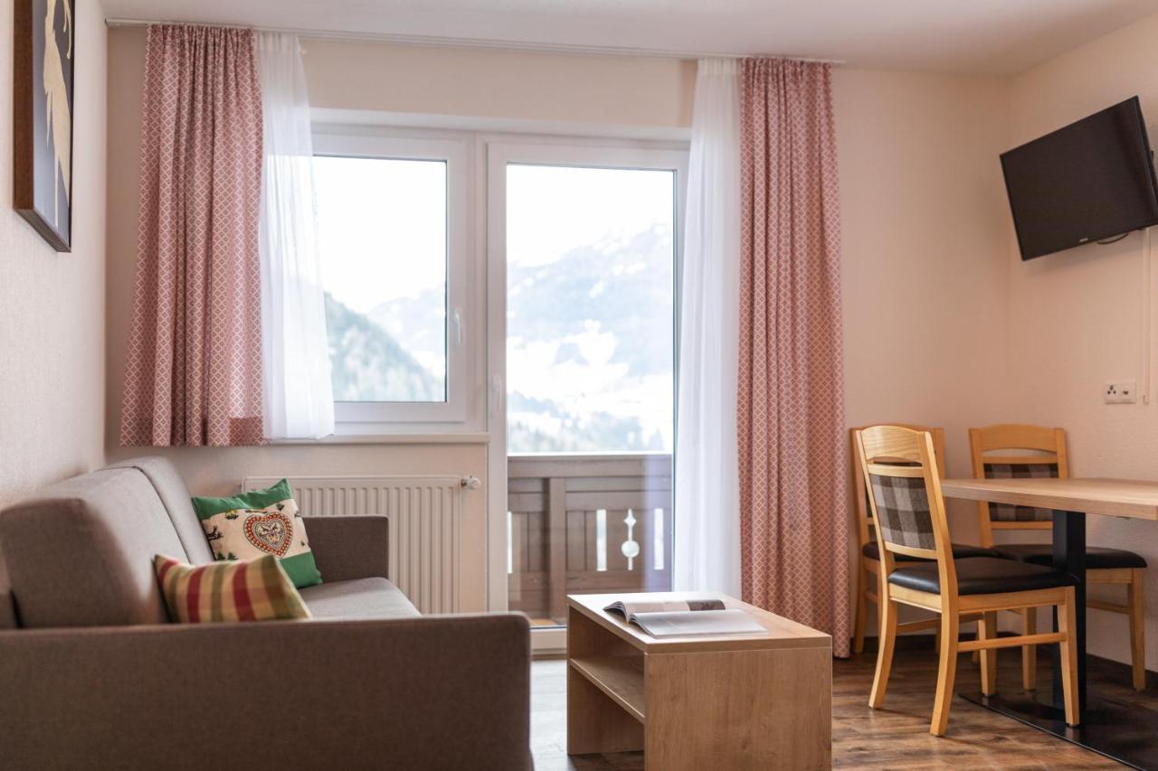 耶岑斯Pitztal Living公寓式酒店 外观 照片