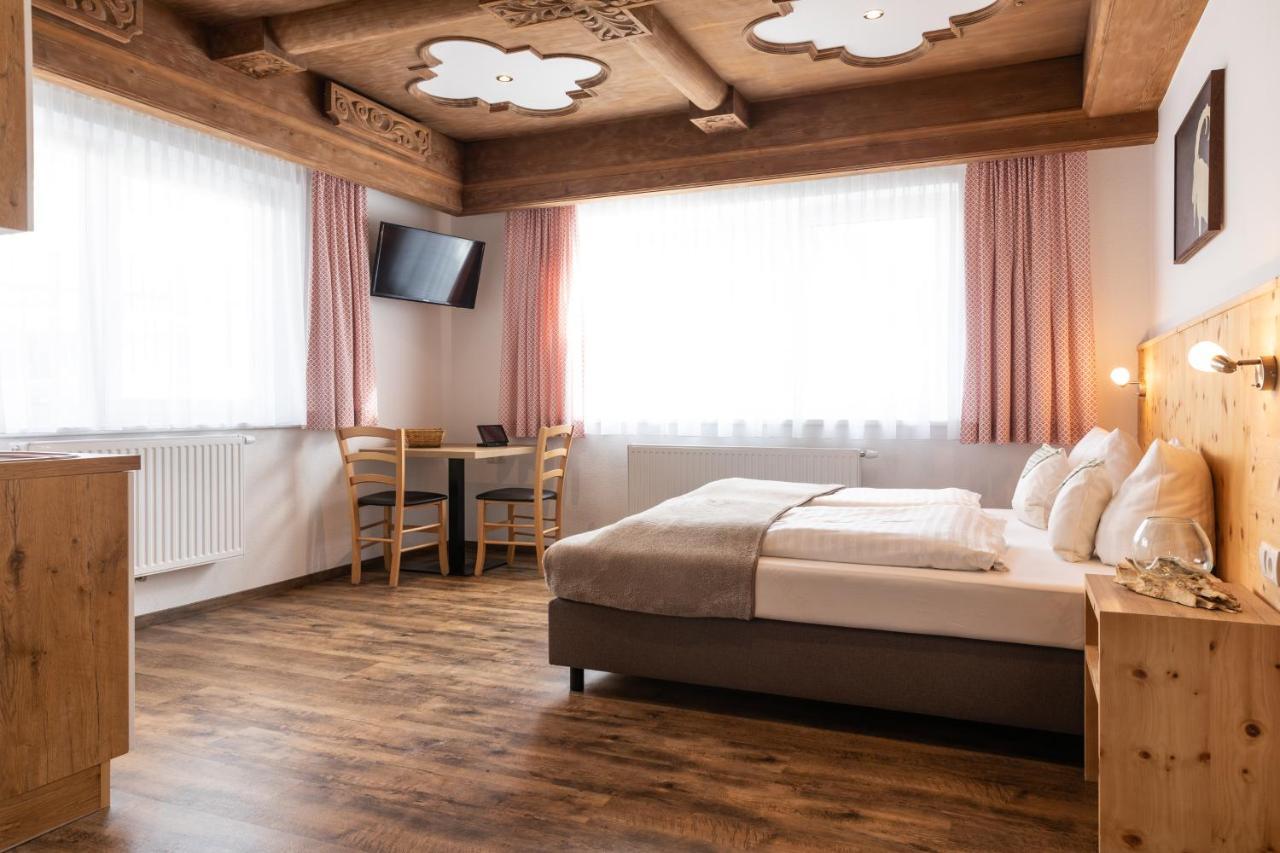 耶岑斯Pitztal Living公寓式酒店 外观 照片