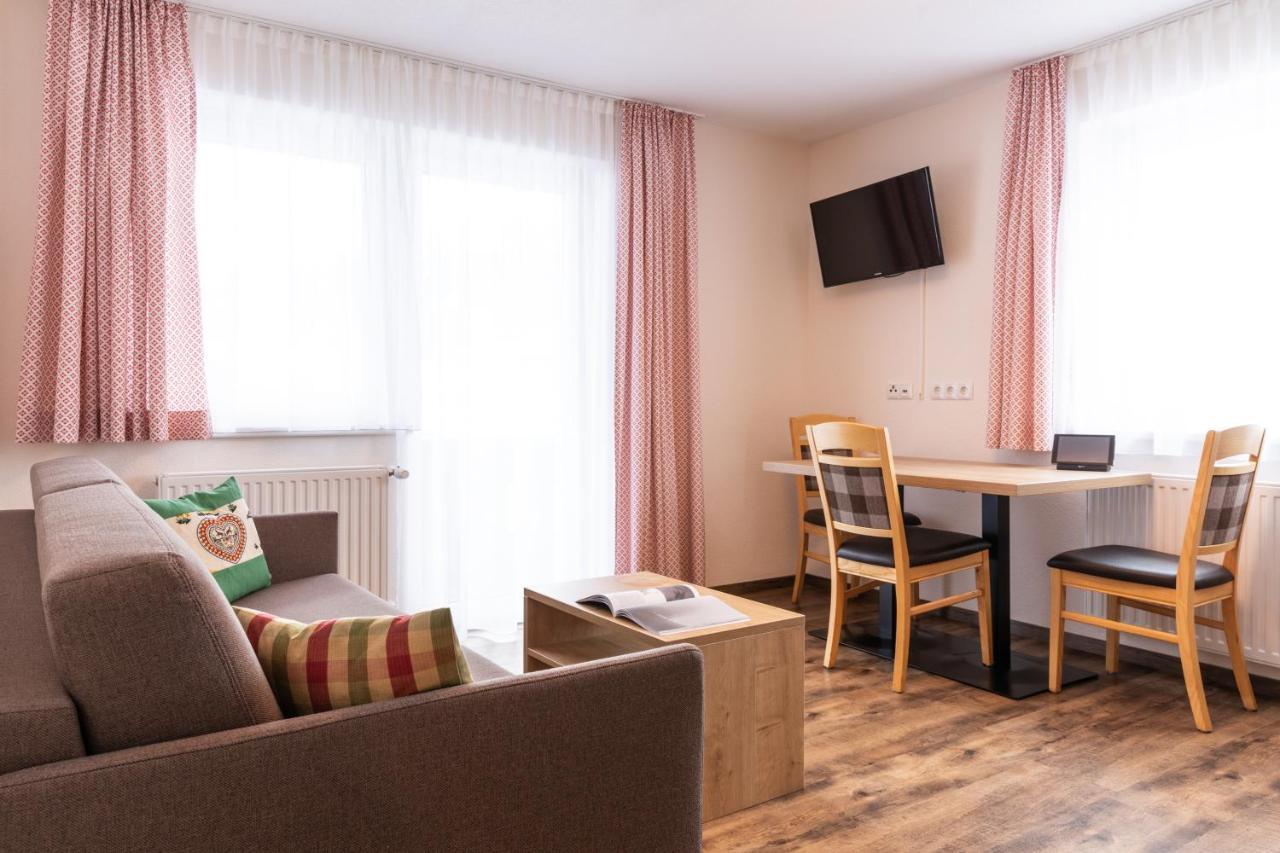 耶岑斯Pitztal Living公寓式酒店 外观 照片