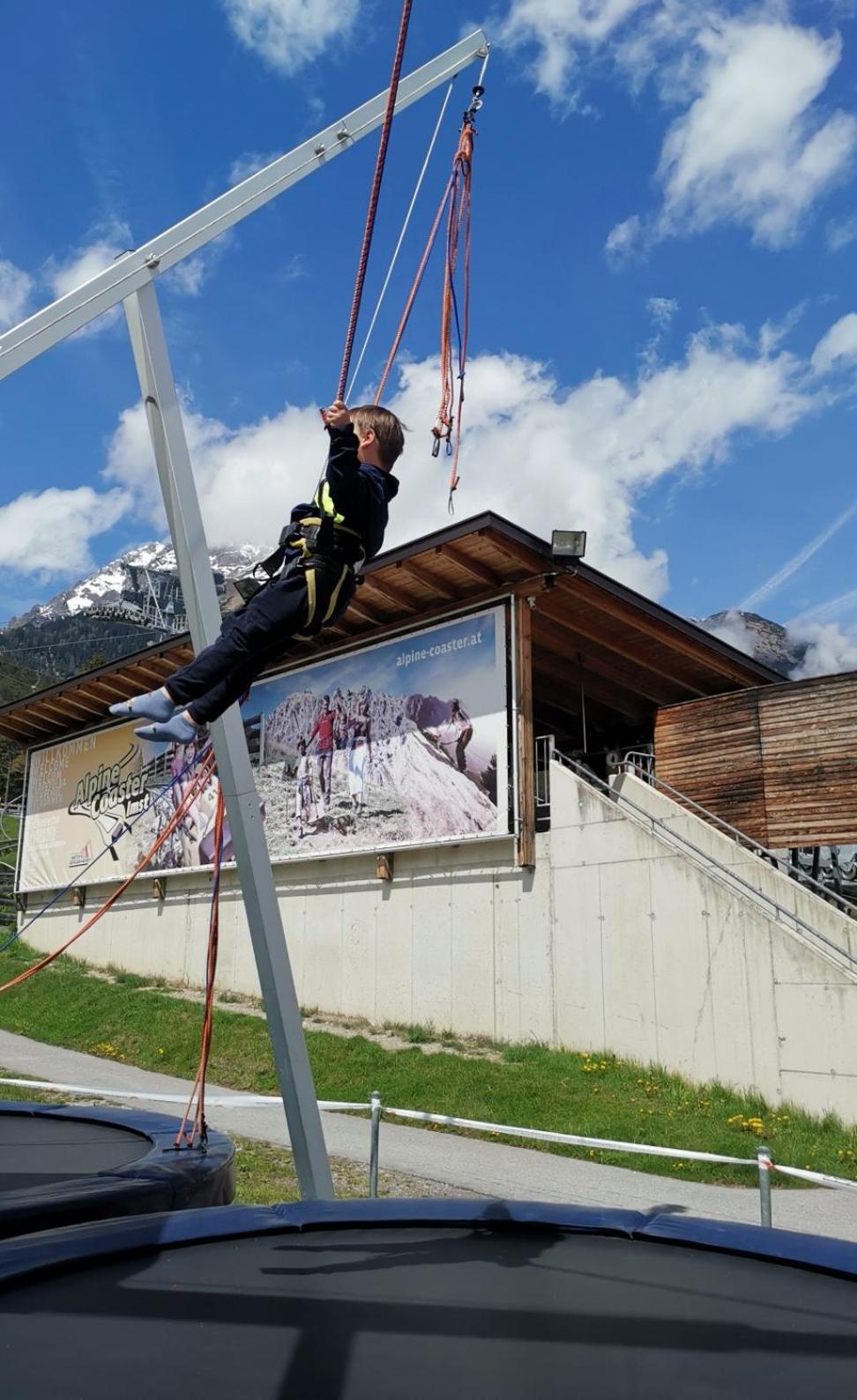 耶岑斯Pitztal Living公寓式酒店 外观 照片