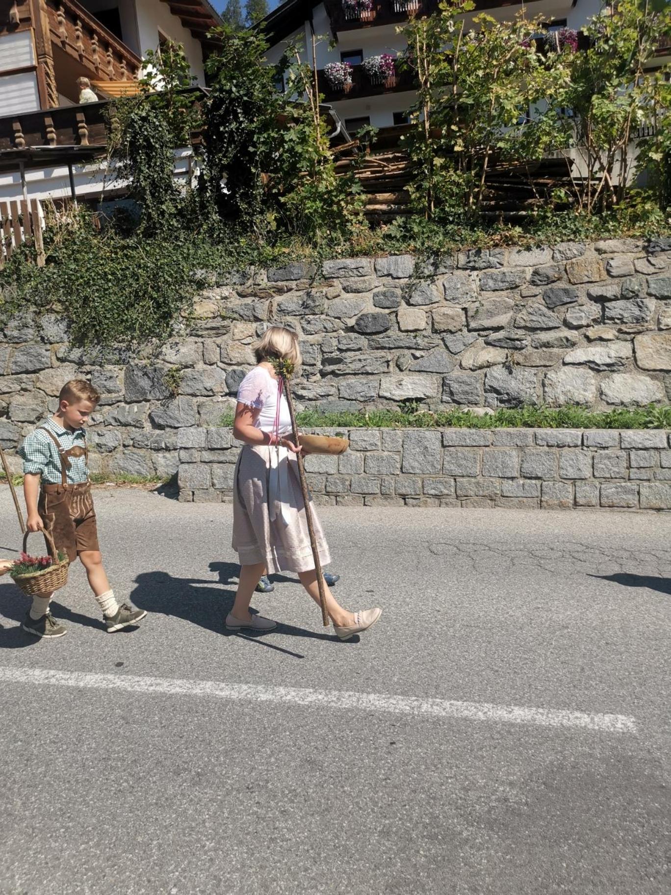 耶岑斯Pitztal Living公寓式酒店 外观 照片
