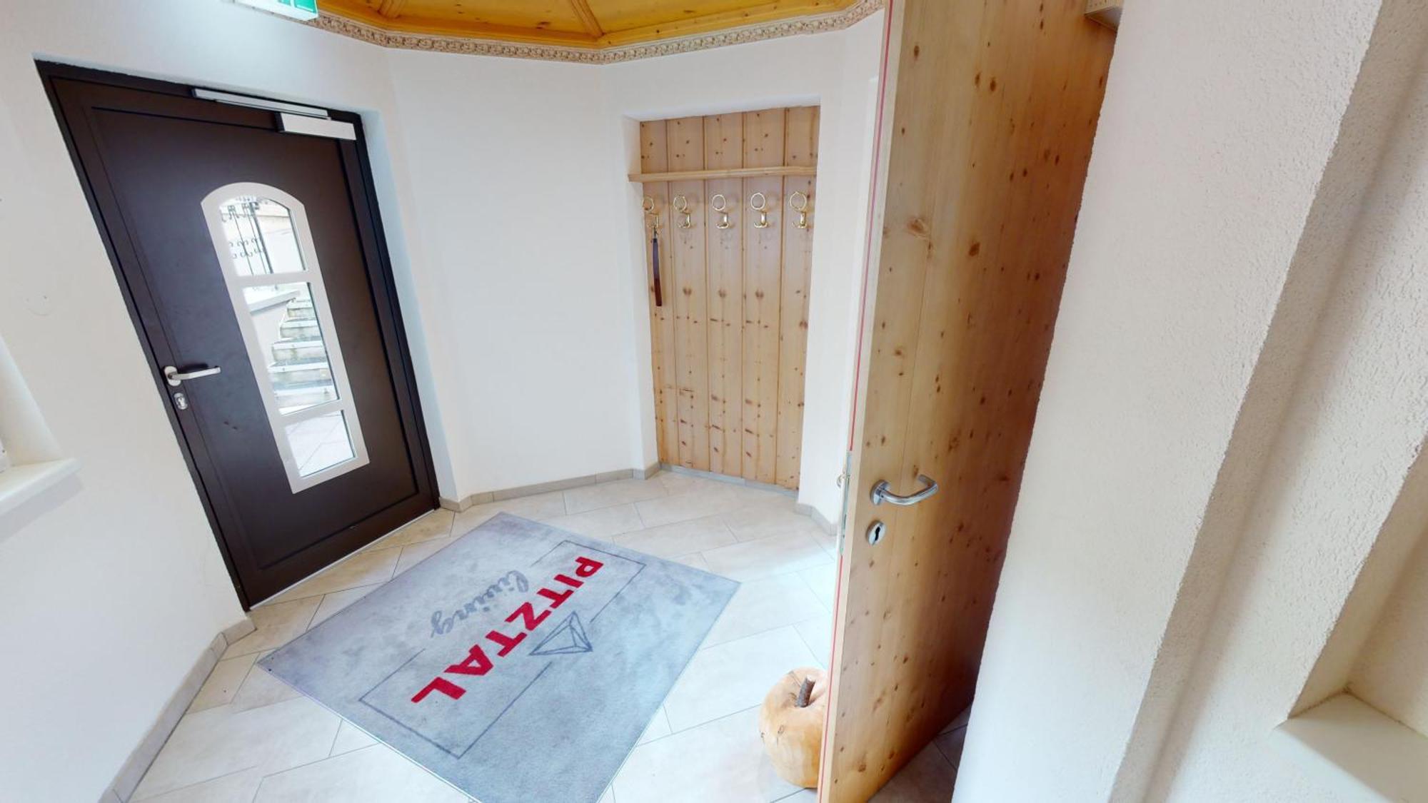 耶岑斯Pitztal Living公寓式酒店 外观 照片