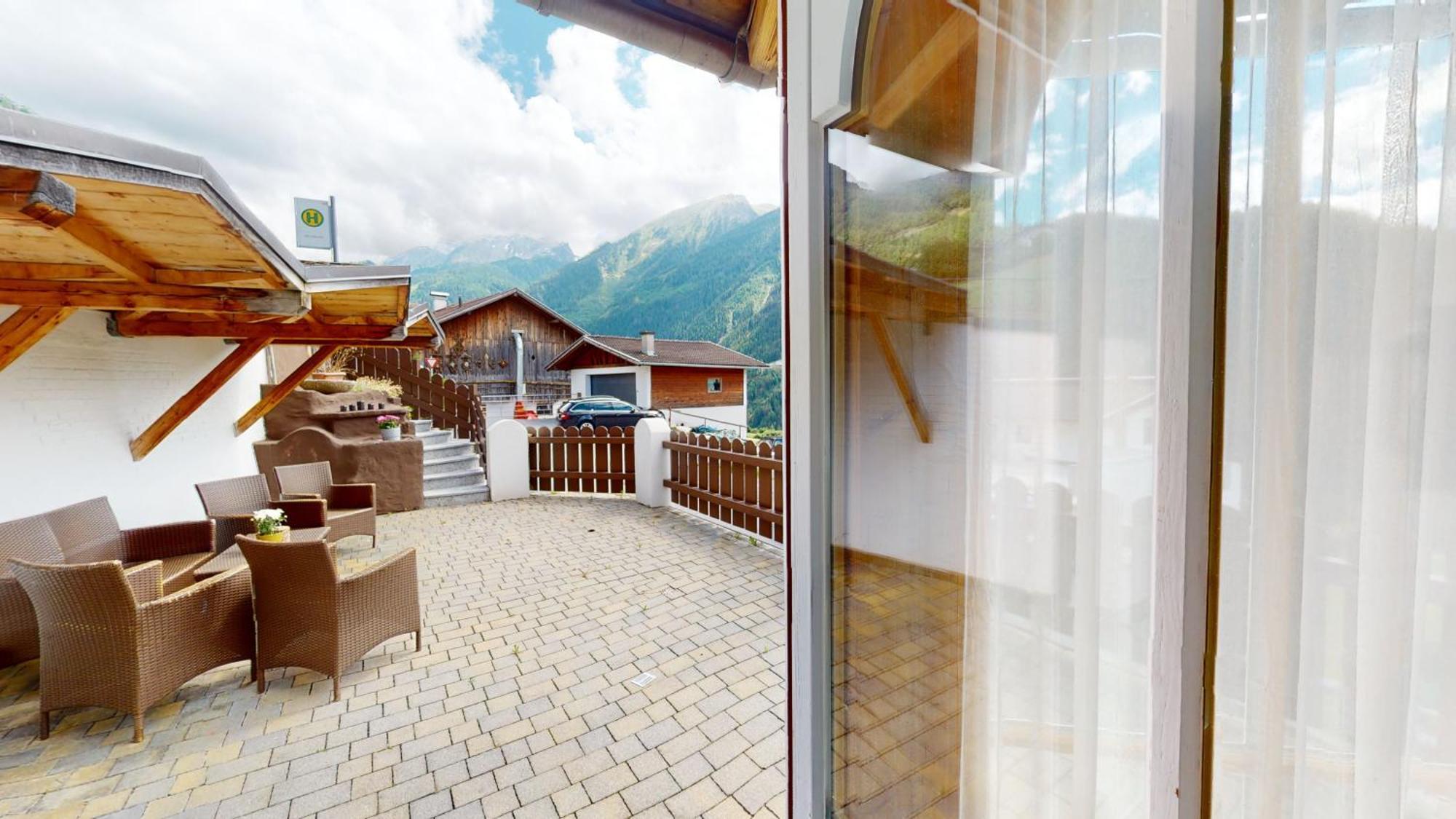 耶岑斯Pitztal Living公寓式酒店 外观 照片