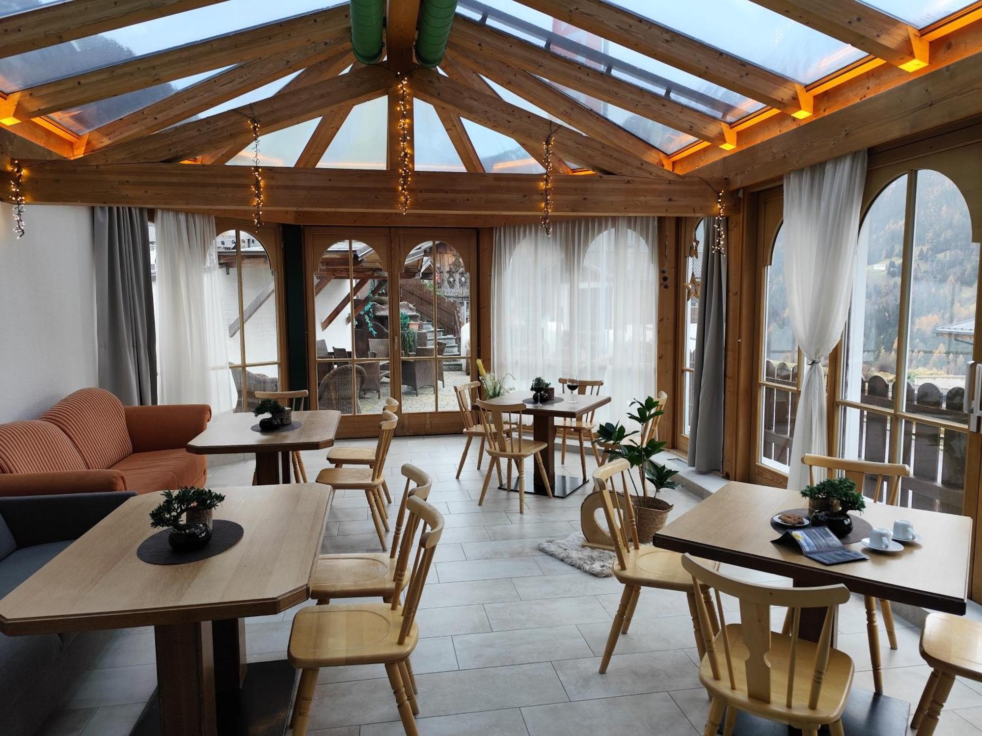 耶岑斯Pitztal Living公寓式酒店 外观 照片