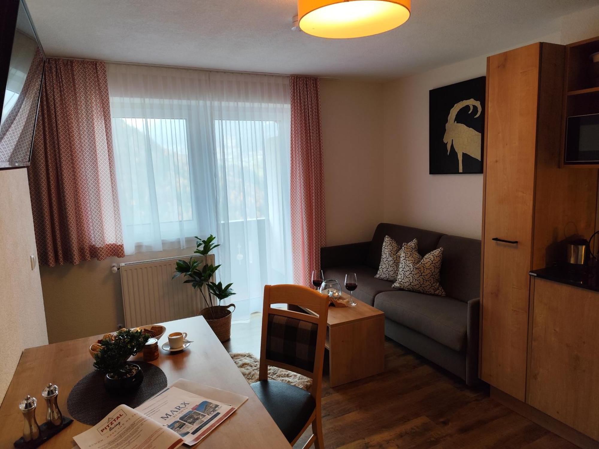 耶岑斯Pitztal Living公寓式酒店 外观 照片