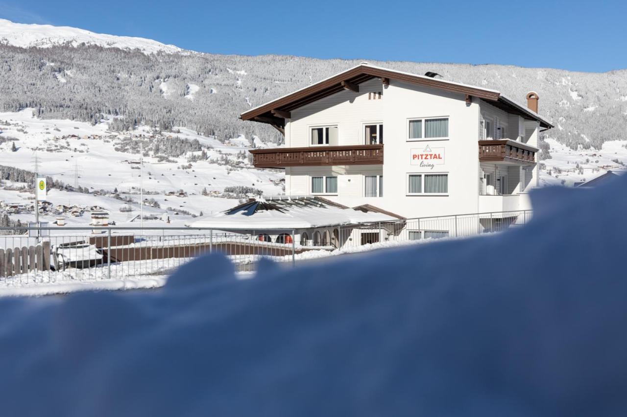 耶岑斯Pitztal Living公寓式酒店 外观 照片